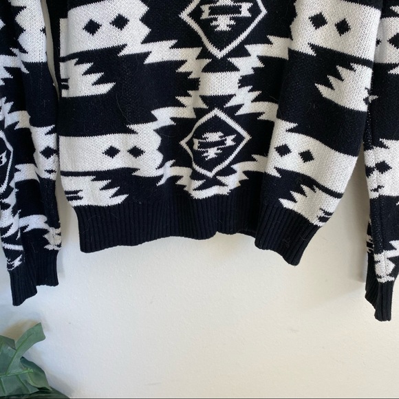 PacSun Black and White Aztec Print Crew Neck Cotton Sweater Size Large - Picture 2 of 4
